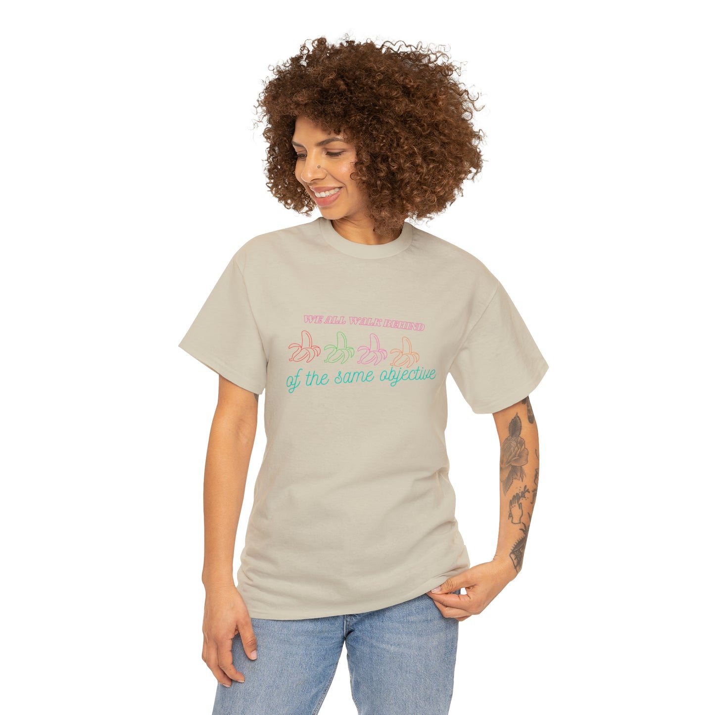 Todos somos iguales dentro de la camiseta, camiseta de igualdad, regalo, camiseta todos caminamos detrás del mismo objetivo, Camiseta Unisex Heavy Cotton 